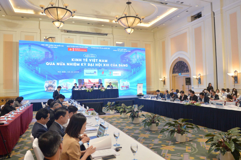 Toàn cảnh Diễn đàn “Kinh tế Việt Nam qua nửa nhiệm kỳ Đại hội XIII của Đảng”